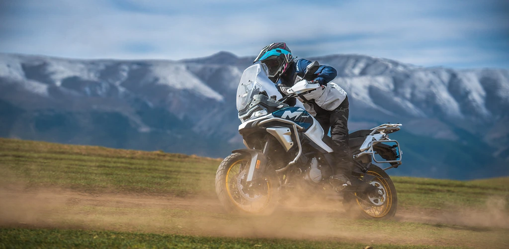 CFMoto_700MT_2025_2_throttlecraze.com