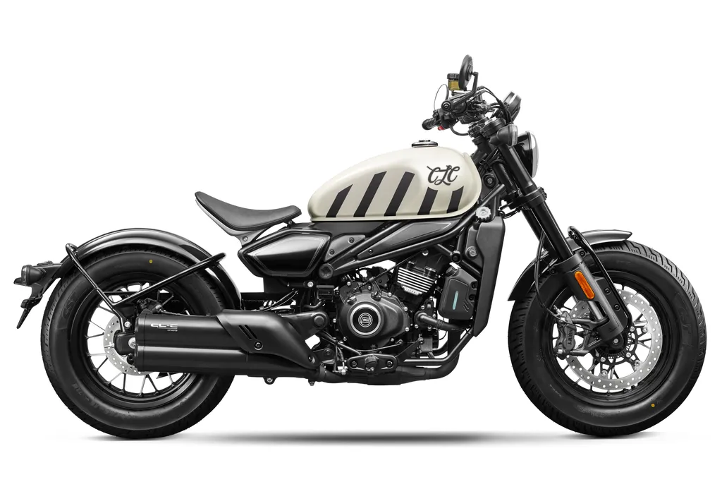 CFmoto_450_CLC_Bobber_2025_3_throttlecraze