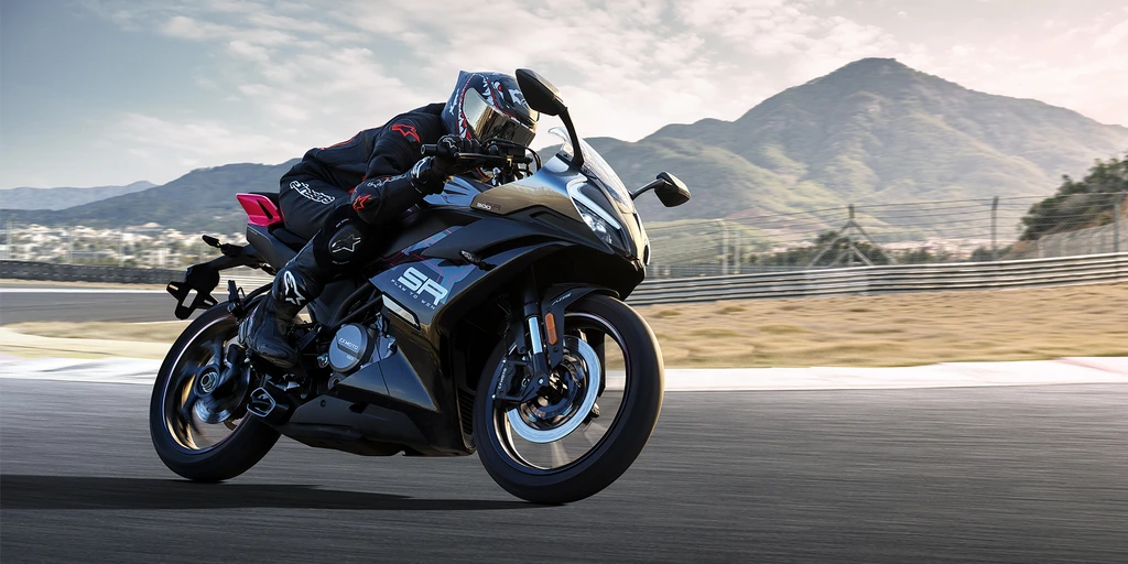 cfmoto-300sr-2025-trottlecraze.com-1_throttlecraze.com