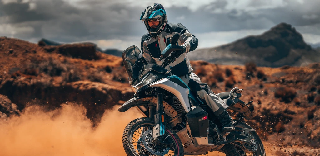 cfmoto-800mt-x-2025-throttlecraze-1_throttlecraze.com