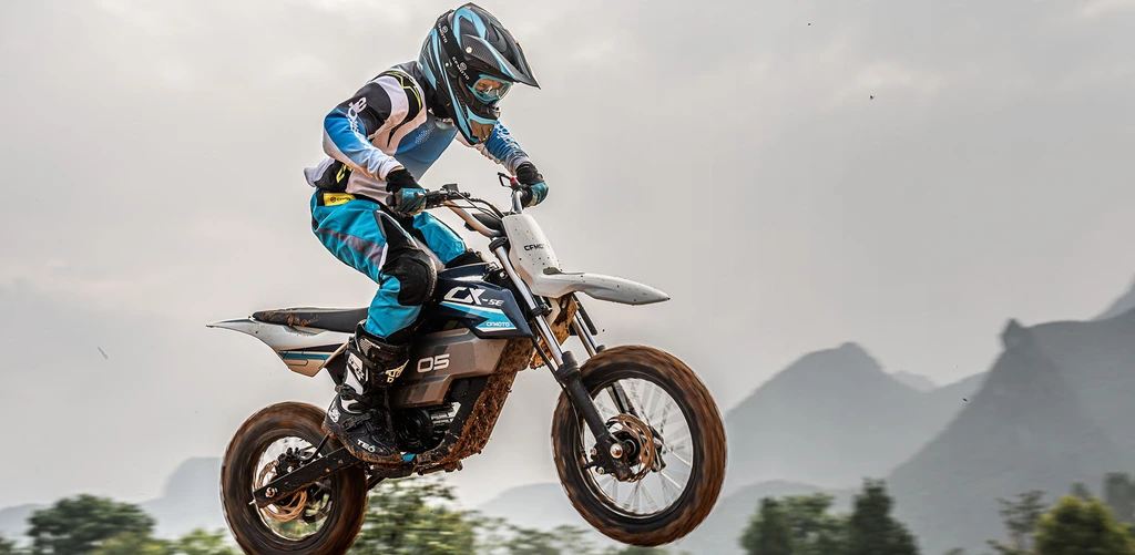 cfmoto-cx5e-2025-throttecraze.com-1_throttlecraze.com