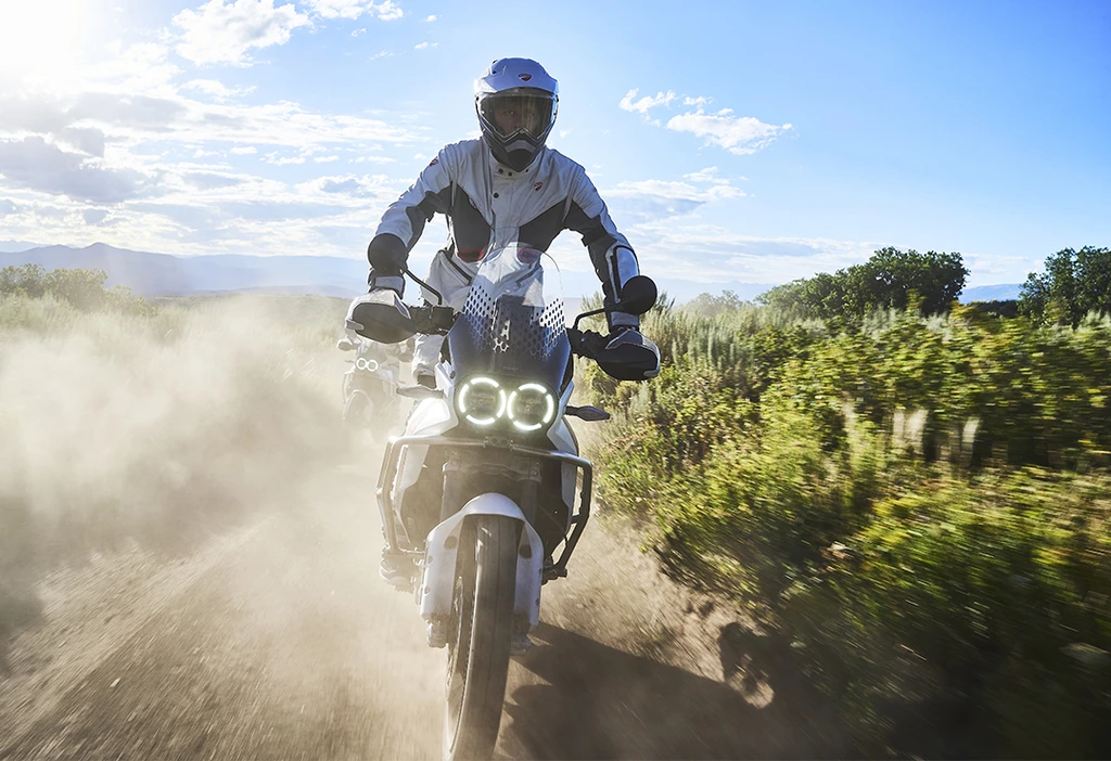 2022-ducati-desertx-throttlecraze.com-5_throttlecraze.com