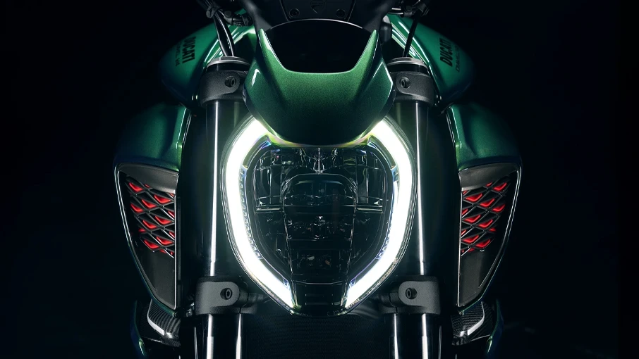 2023-ducati-diavel-for-bentley-v4-throttlecraze.com-5_throttlecraze.com