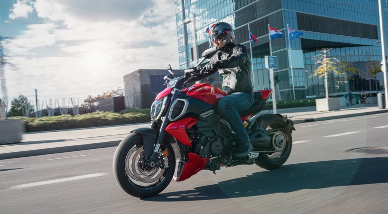 2023-ducati-diavel-v4-throttlecraze.com-3_throttlecraze.com
