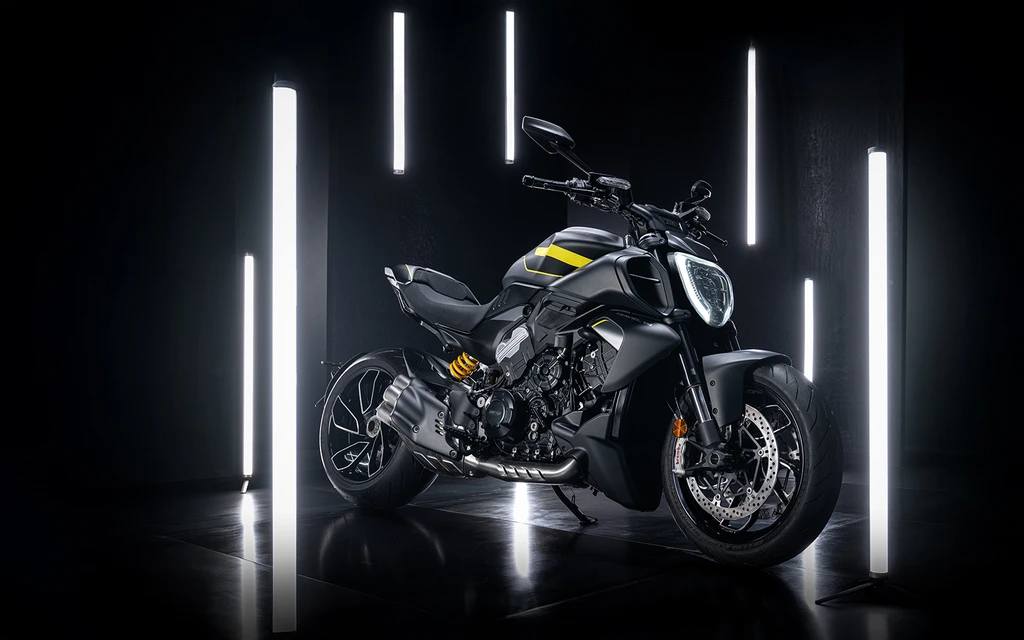 2023-ducati-diavel-v4-throttlecraze.com-4_throttlecraze.com