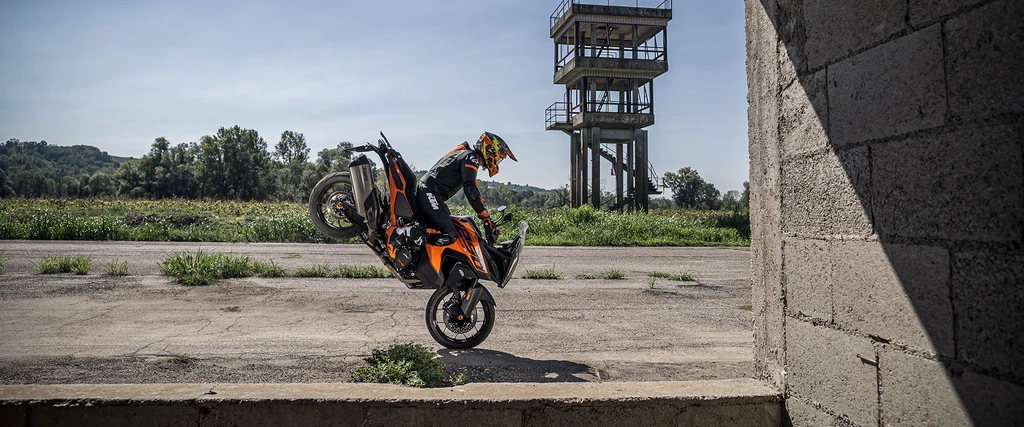 2024-KTM-1290-Super-Adventure-S-throttlecraze.com-1_throttlecraze.com