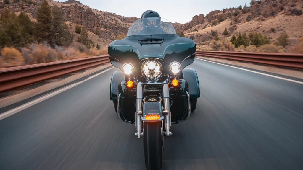 2024-harley-davidson-tri-glide-ultra-throttlecraze.com-2_throttlecraze.com