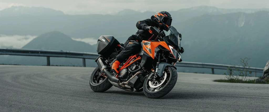 2024-ktm-1290-super-duke-gt-throttlecraze.com-1_throttlecraze.com