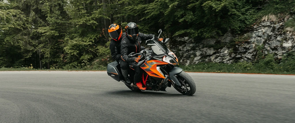 2024-ktm-1290-super-duke-gt-throttlecraze.com-4_throttlecraze.com