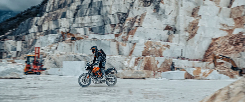 2024-ktm-390-Adventure-throttlecraze.com-4_throttlecraze.com