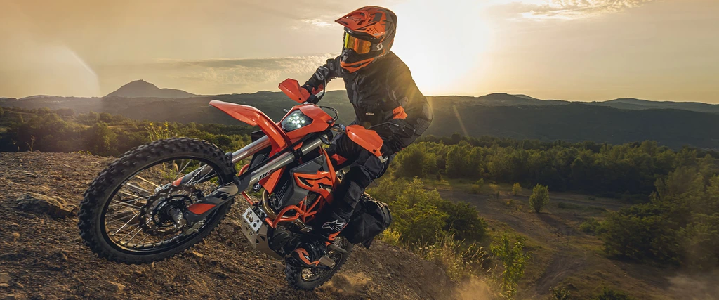 2024-ktm-690-enduro-r-throttlecraze.com-1_throttlecraze.com