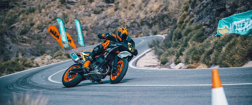 2024-ktm-890-smt-throttlecraze.com-1_throttlecraze.com