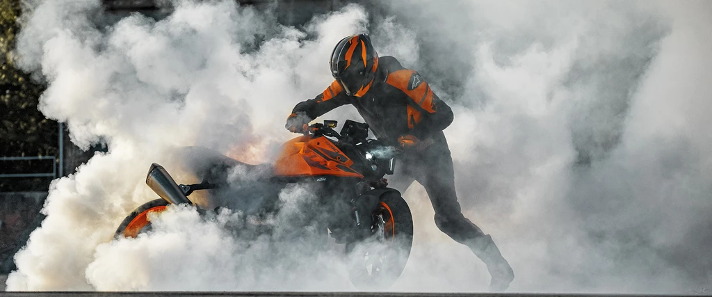 2024-ktm-990-duke-throttlecraze.com-4_throttlecraze.com