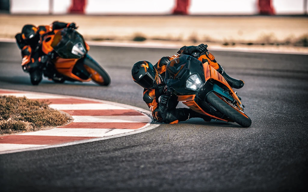 2024-ktm-rc-390-throttlecraze.com-1_throttlecraze.com