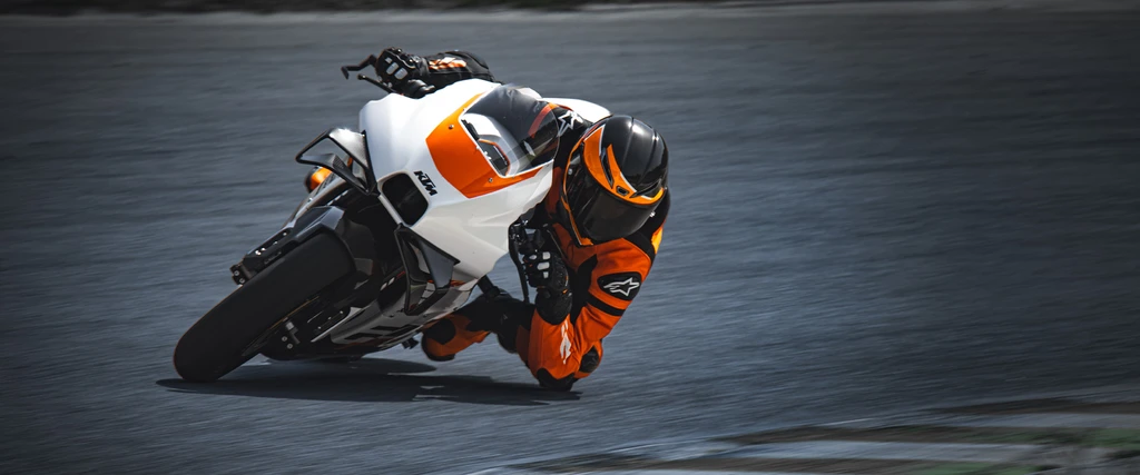 2024-ktm-rc8c-throttlecraze.com-1_throttlecraze.com