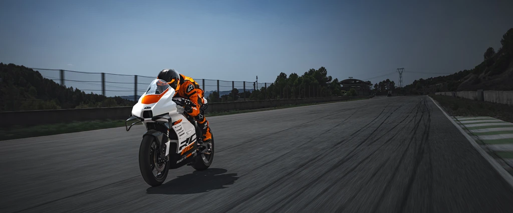 2024-ktm-rc8c-throttlecraze.com-2_throttlecraze.com