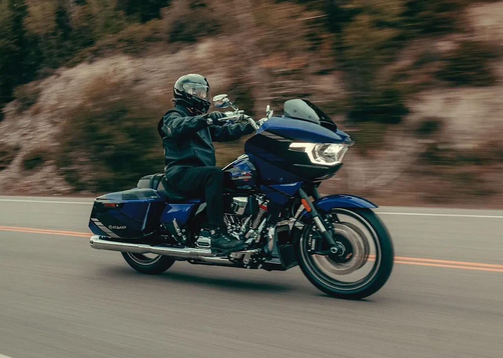2025-HD-CVO-Road-Glide-throttlecraze.com-4_throttlecraze.com