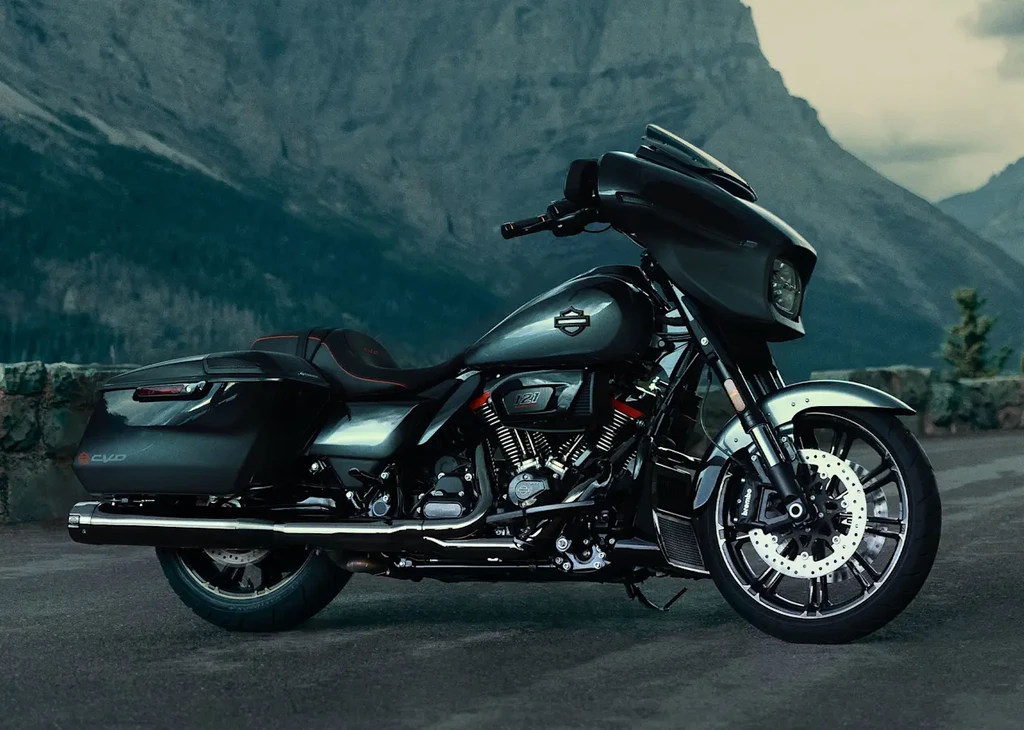 2025-HD-CVO-Street-Glide-throttlecraze.com-4_throttlecraze.com