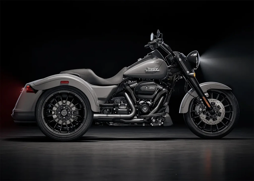 2025-Harley-Davidson-Freewheeler-throttlecraze.com-1_throttlecraze.com