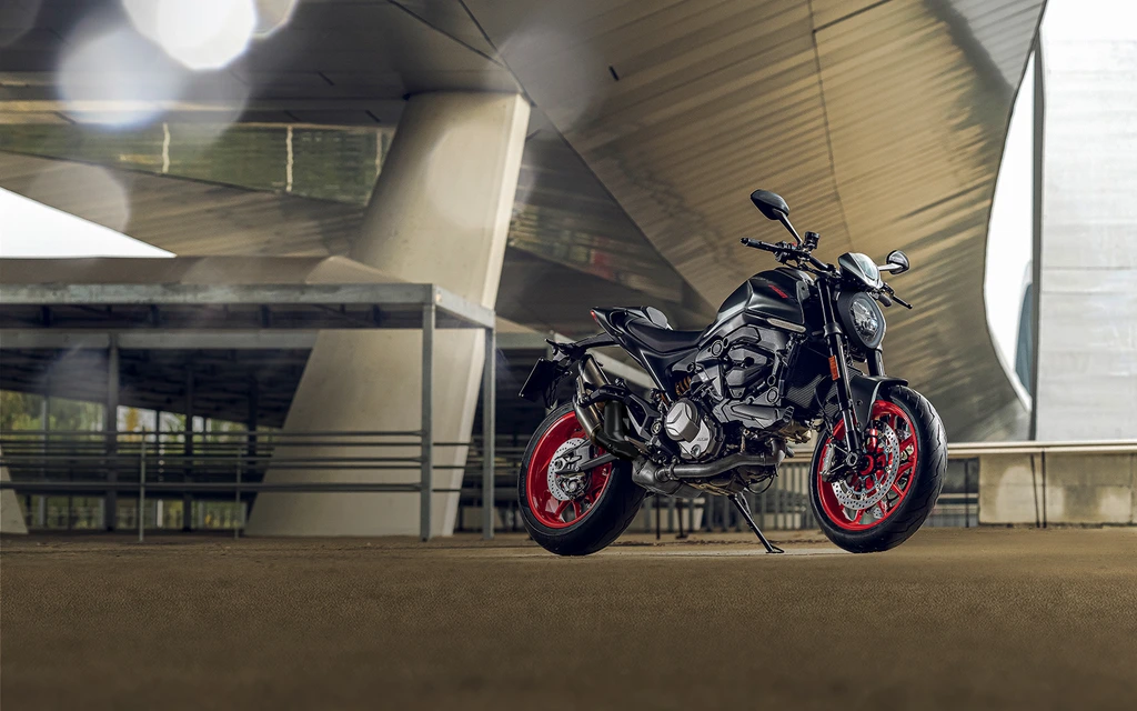 2025-ducati-monster+-throttlecraze.com-3_throttlecraze.com