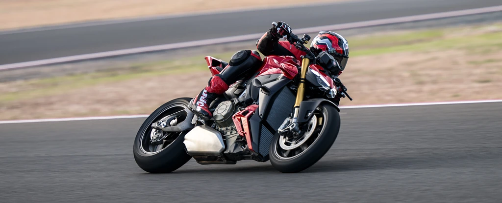2025-ducati-streetfighter-V4S-throttlecraze.com-2_throttlecraze.com