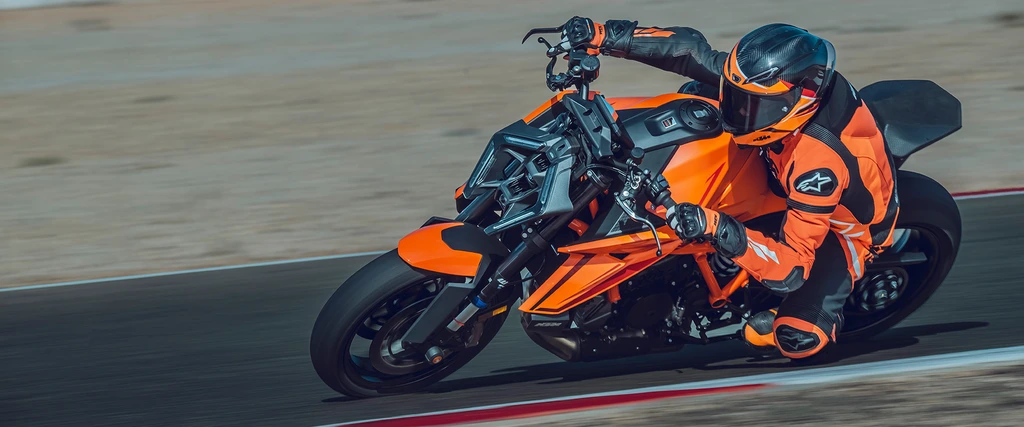 2025-ktm-1390-super-duke-r-evo-throttlecraze.com-5_throttlecraze.com
