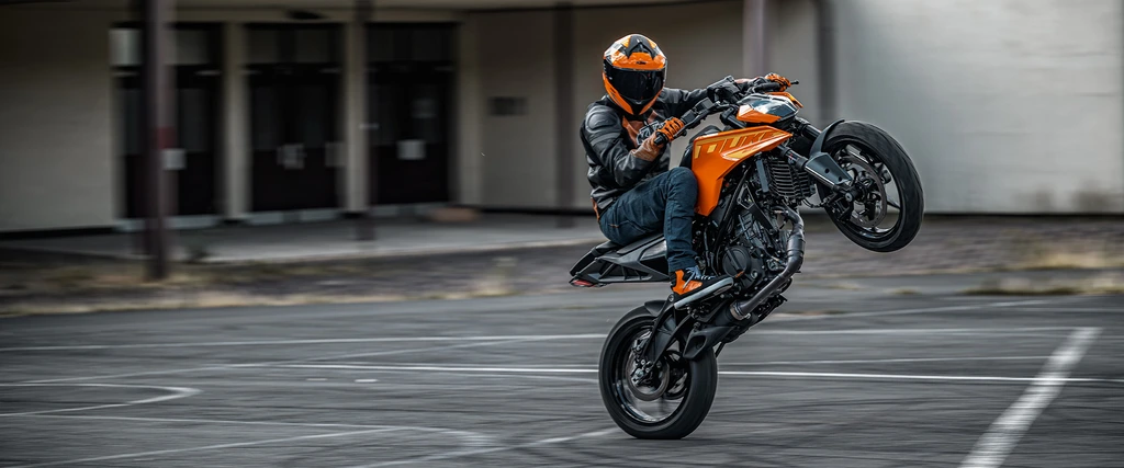 2025-ktm-250-duke-throttlecraze.com-1_throttlecraze.com