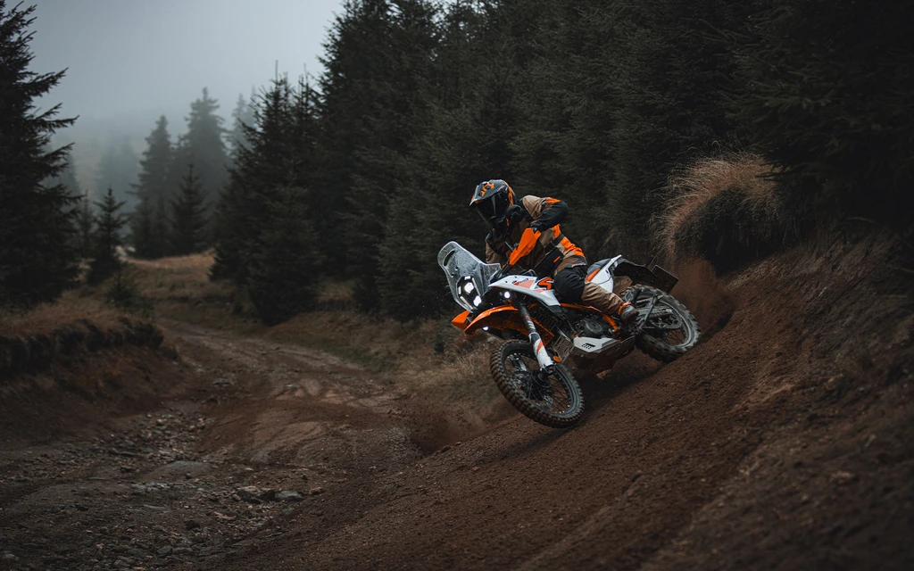 2025-ktm-390-Adventure-R-throttlecraze.com-1_throttlecraze.com