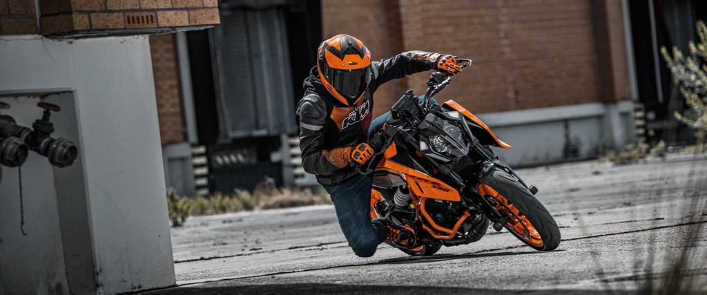 2025-ktm-390-duke-throttlecraze.com-1_throttlecraze.com