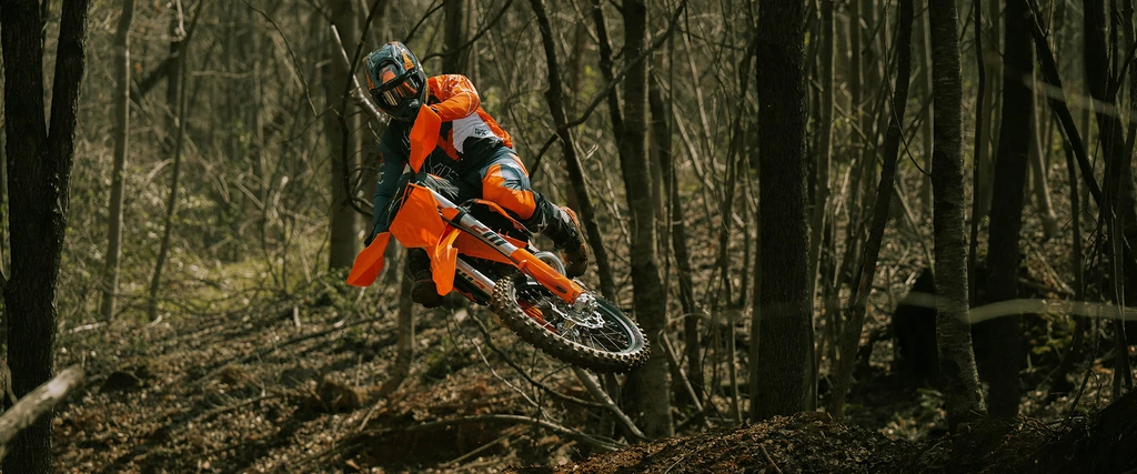 ktm-2025-250-XC-throttlecraze.com-1_throttlecraze.com