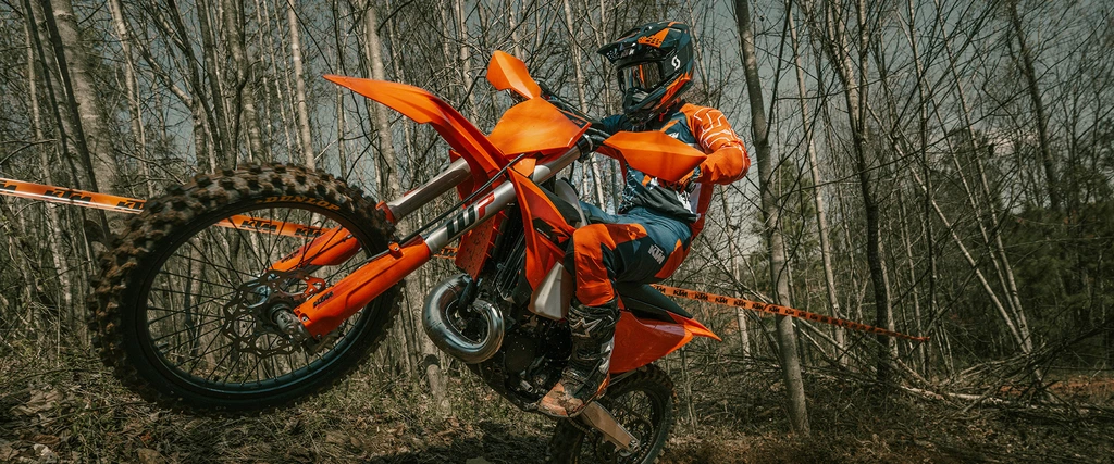 ktm-2025-300-XC-throttlecraze.com-1_throttlecraze.com