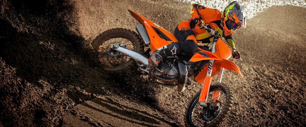 ktm-250-SX-2025-throttlecraze.com-1_throttlecraze.com
