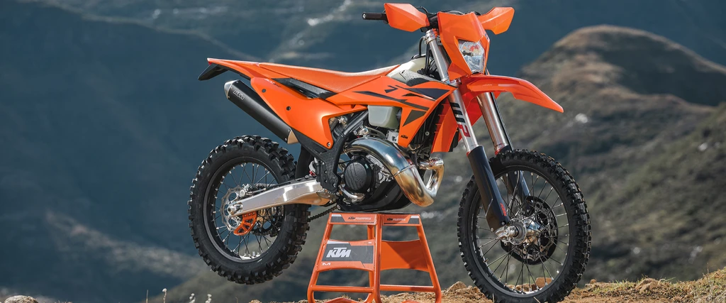 ktm-250-XC-W-2025-throttlecraze.com-4_throttlecraze.com