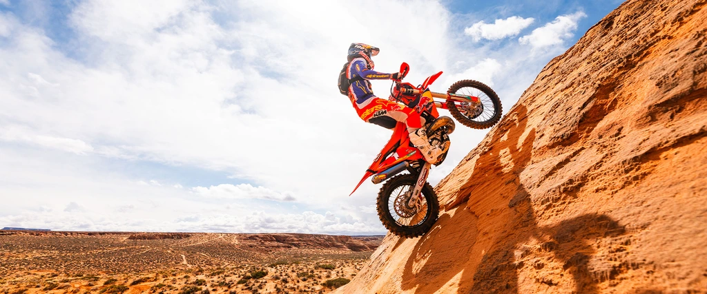 ktm-300xc-w-factory-edition-2025-throttlecraze.com-4_throttlecraze.com