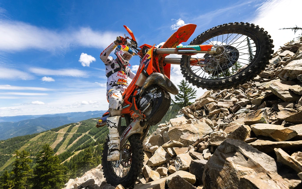 ktm-300xc-w-factory-edition-2025-throttlecraze.com-5_throttlecraze.com