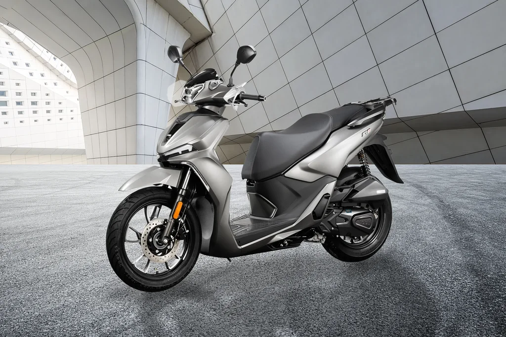 voge-sr16-2025-throttlecraze.com-3_throttlecraze.com