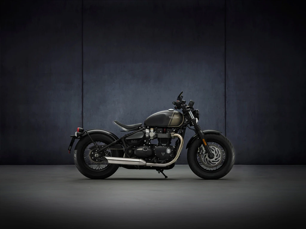 2021-triumph-bonneville-bobber-throttlecraze.com-6_throttlecraze.com