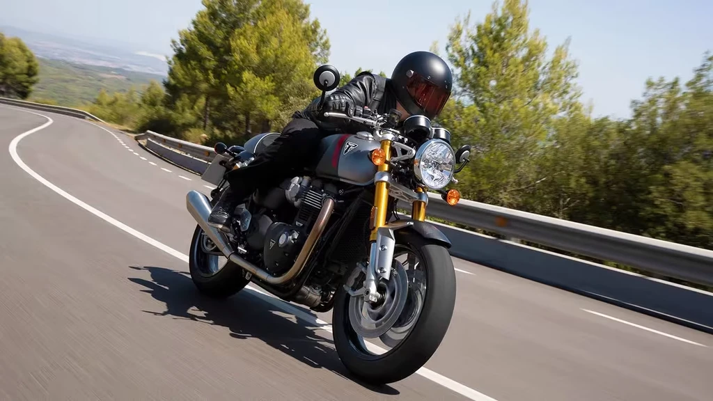 2021-triumph-thruxton-rs-throttlecraze.com-4_throttlecraze.com