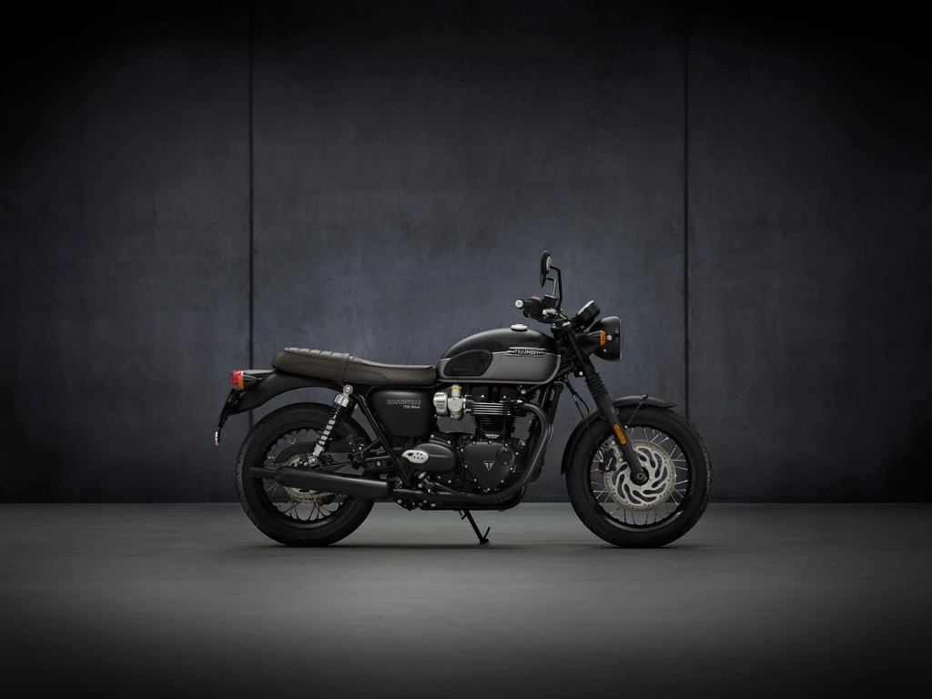 2023-triumph-bonneville-t120-black-throttlecraze.com-4_throttlecraze.com