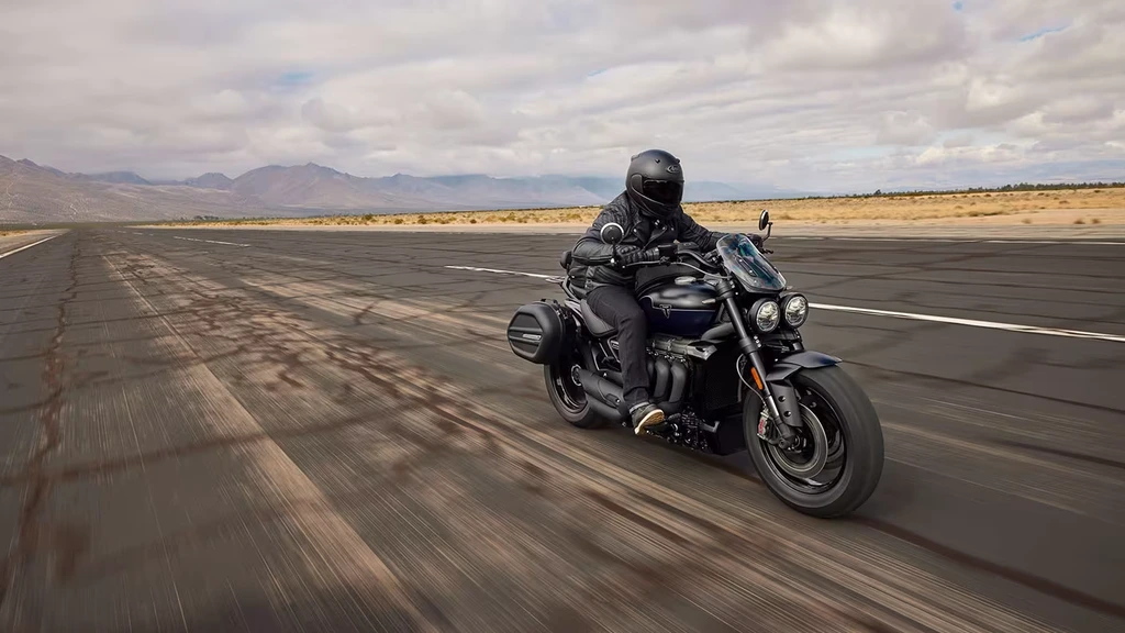 2024-triumph-rocket-3-strom-gt-throttlecraze.com-4_throttlecraze.com