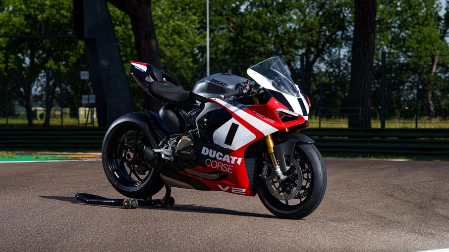 2025-ducati-panigale-v2-superquadro-final-edition-throttlecraze.com-2_throttlecraze.com