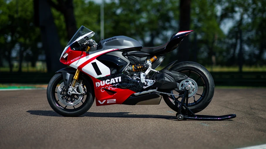 2025-ducati-panigale-v2-superquadro-final-edition-throttlecraze.com-3_throttlecraze.com