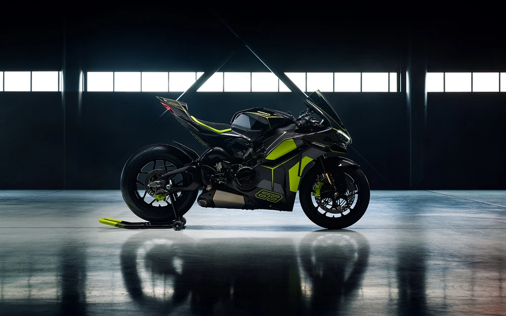 2025-ducati-panigale-v4-lamborghini-throttlecraze.com-3_throttlecraze.com