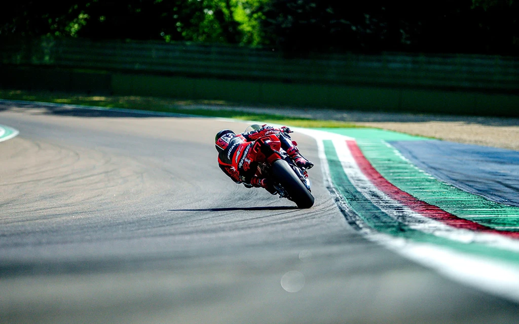 2025-ducati-panigale-v4-throttlecraze.com-2_throttlecraze.com