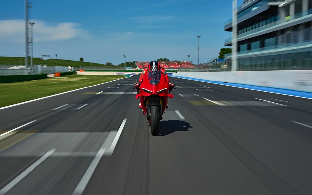 2025-ducati-panigale-v4-throttlecraze.com-3_throttlecraze.com
