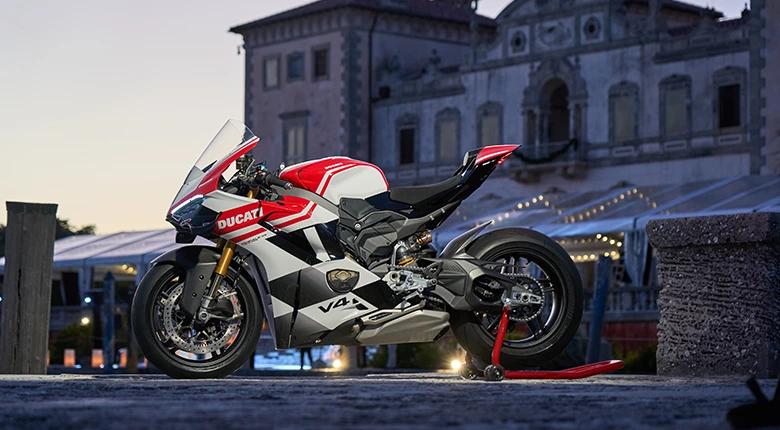 2025-ducati-panigale-v4-tricolore-throttlecraze.com-4_throttlecraze.com