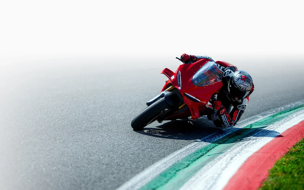 2025-ducati-panigale-v4s-throttlecraze.com-1_throttlecraze.com
