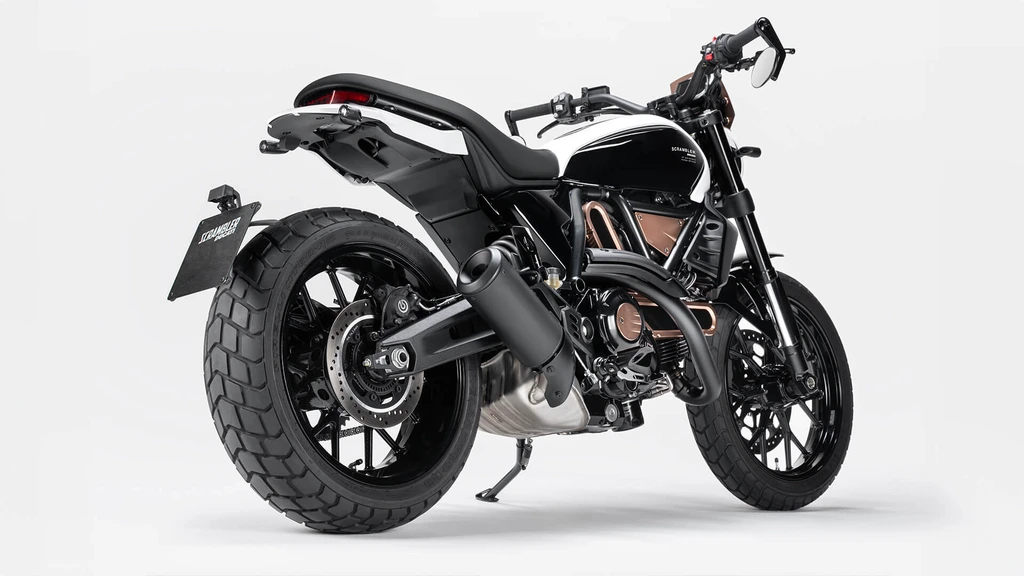 2025-ducati-scrambler-10-anniversary-rizoma-edition-throttlecraze.com-5_throttlecraze.com