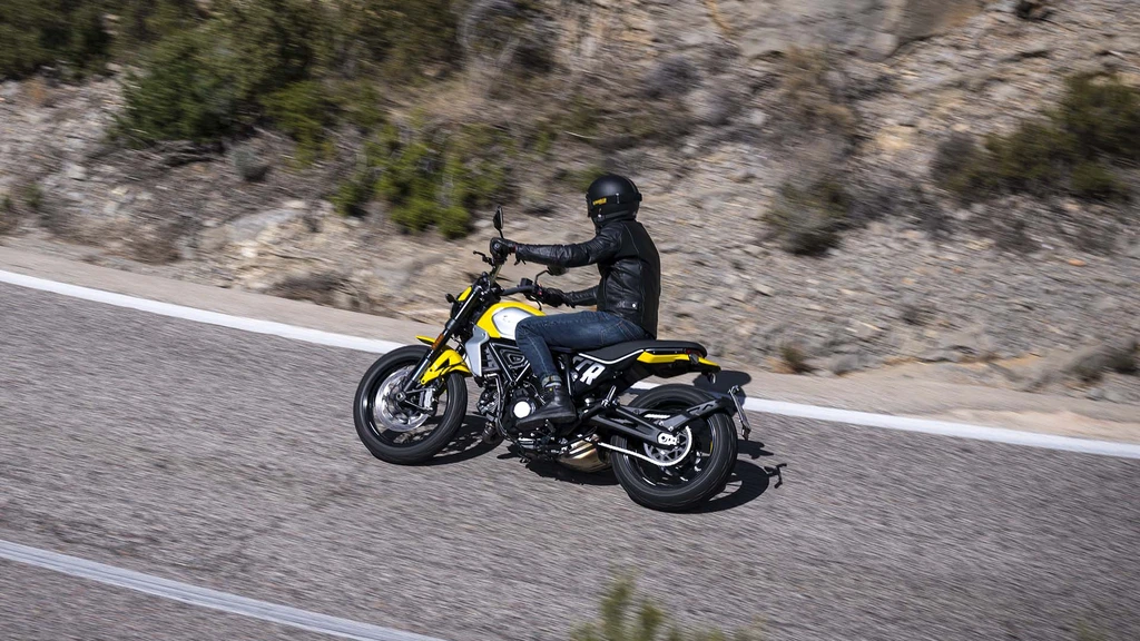 2025-ducati-scrambler-icon-throttlecraze.com-4_throttlecraze.com