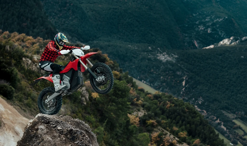 2025-stark-varg-ex-throttlecraze.com-4_throttlecraze.com